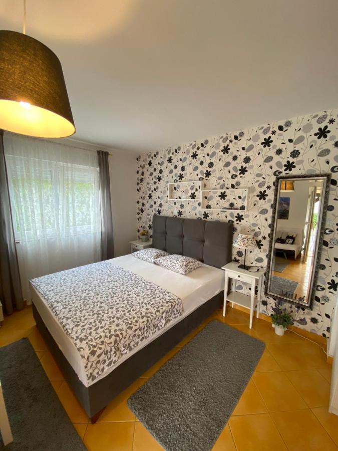 Apartment Lara Rab Town Eksteriør billede