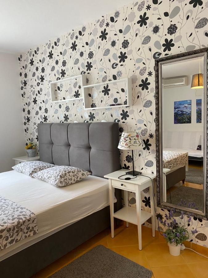 Apartment Lara Rab Town Eksteriør billede